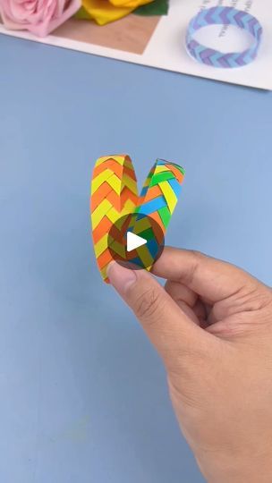 Paper Wristband, How To Make Bracelets With Paper, Paper Jewelry Bracelets, Folded Paper Bracelets, Braided Paper Bookmark, Paper Weaving Bookmark, Paper Bracelet, Science Projects For Kids, Paper Weaving