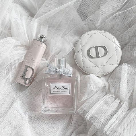 White Aesthetic Makeup, White Wonyoungism, Soft White Aesthetic, Pink Dior, White Coquette, Dior Aesthetic, Miss Dior Blooming Bouquet, Dior Girl, Dior Beauty