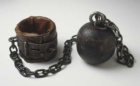 The world’s only known complete ball and chain, dating back to the 17th or 18th century and believed to have once been attached to a convict who drowned trying to escape, found in the Thames River. The cast iron device suffered only a tiny amount of rust because it was encased in thick black mud on the river foreshore which shielded the metal from oxygen. Alluka Zoldyck, Ball And Chain, History Nerd, Interesting History, British History, Ancient Artifacts, Historical Artifacts, Ancient History, Blacksmithing