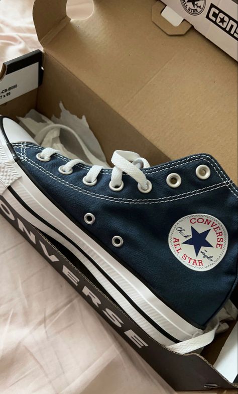 Blue Hightops Converse, How To Style Navy Blue Converse, Midnight Blue Converse, Navy Blue Vibes Aesthetic, Navy Blue Converse Outfit Aesthetic, Navy Blue Aesthetic Clothes, Dark Blue Converse Outfit, Navy Blue Clothes Aesthetic, Navy Blue Converse Outfit