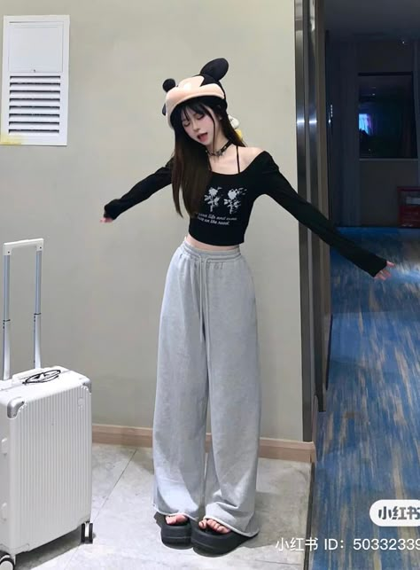 Comfy Korean Outfits, Outfit Korean Style, Celebrity Casual Outfits, Kids Dress Wear, Fashion Top Outfits, Korean Casual Outfits, Korean Girl Fashion, Ulzzang Fashion, Asian Outfits