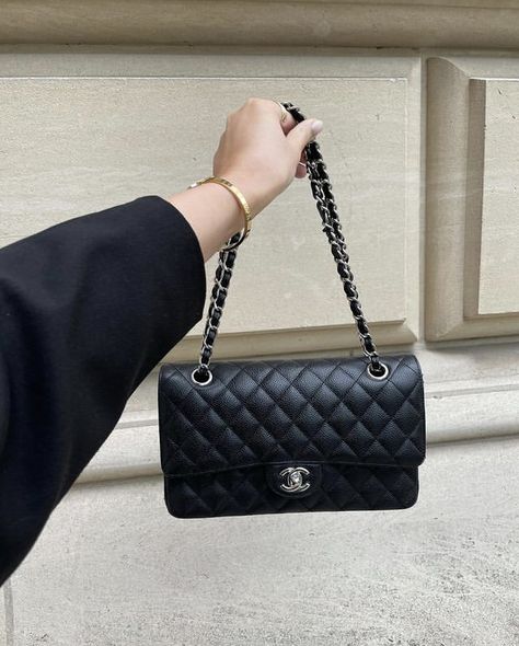 Black Designer Bags, Chanel Bag Classic, Luxury Bags Collection, Girly Bags, Luxury Purses, Girly Accessories, Fancy Bags, Classic Bags, Pretty Bags