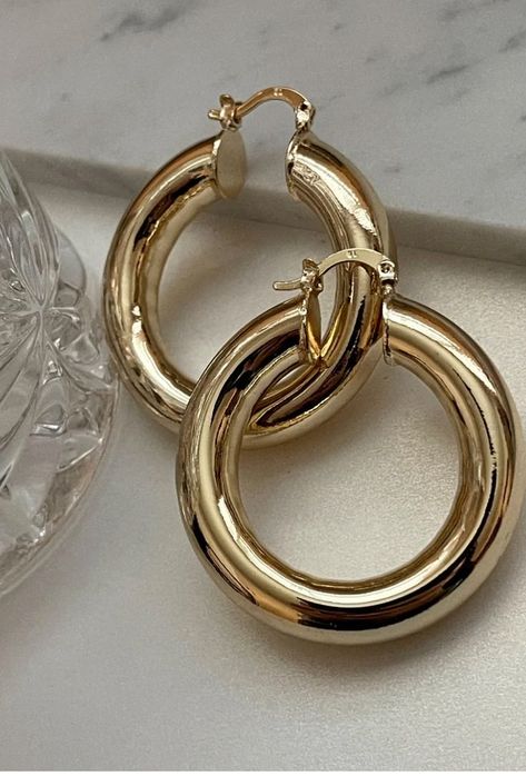 ~~~🟡🟡🟡🟡🟡🟡🟡~~~ Fall Jewelry Trends, 90s Jewelry, Jewelry Product Shots, Golden Hoops, Hoops Gold, Golden Jewelry, Classy Jewelry, Jewelry Lookbook, Fancy Jewelry