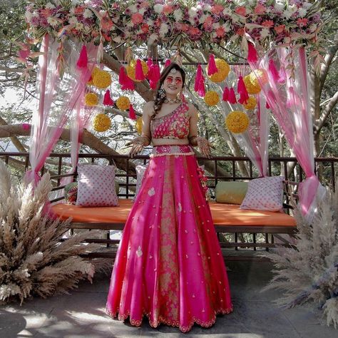 Shaadiwish Inspirations and Ideas | Trending%20blouse%20designs Lehenga Without Dupatta, Mehndi Outfit For Bride, Haldi Outfits For Bride, Haldi Dress For Bride, Mehendi Outfits For Bride, Haldi Outfit For Bride, Mehndi Dress For Bride, Mehandi Outfits, Haldi Ceremony Outfit