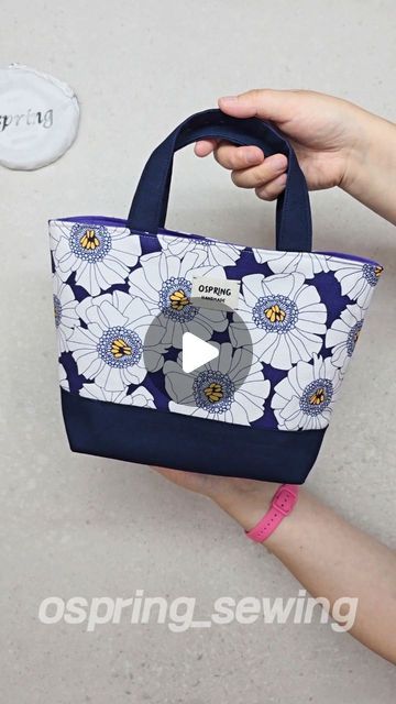 Sew Bags Patterns Free, How To Make A Tote Bag Sewing Patterns, Free Tote Bag Sewing Pattern, Diy Shoulder Bag Pattern, How To Sew A Bag, Easy Tote Bag Pattern Free, Homemade Handbags, Diy Bag Patterns, Sew Tote Bag