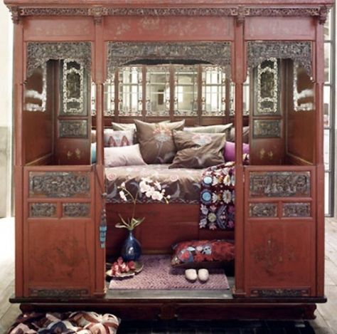 Nook for hanging out 3 Chinese Bedroom Design, Traditional Bed Designs, Chinese Bed, Enclosed Bed, Chinese Bedroom, Asian Bedroom, Wedding Bed, Canopy Beds, Canopy Curtains