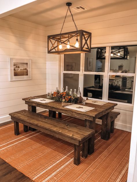 Ranch House Kitchen Table, Western Garage Ideas, Ranch Style House Decor, Western Log Cabin Interior Design, Western Farmhouse Dining Room, Western Outdoor Patio, Woodsy House Interior, Western Theme Home Decor, Western Themed House