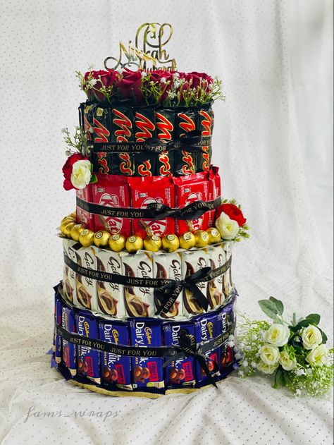 chocolate tower for nikah Engagement Packing Ideas For Bride, Chocolate Tower, Wedding Gift Hampers, Diy Gift For Bff, Chocolate Bouquet Diy, Chocolate Crafts, Wedding Gift Pack, Bridal Gift Wrapping Ideas, Chocolate Hampers