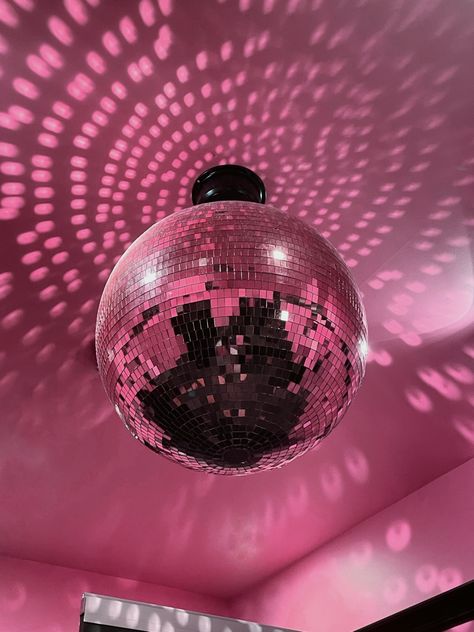 Disco ball in a pink room Disco Ball Pink Aesthetic, Disco Pink Aesthetic, Pink Mirrorball Aesthetic, Disco Barbie Aesthetic, Pink Disco Bathroom, 90s Disco Aesthetic, Pink Disco Ball Aesthetic, Barbie Party Aesthetic, Disco Ball Pfp