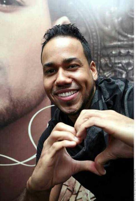 Romeo<3 Young Romeo Santos, Romeo Santo, New Years Look, Latin Artists, Romeo Santos, Pop Artist, Melanie Martinez, Old Pictures, Eminem