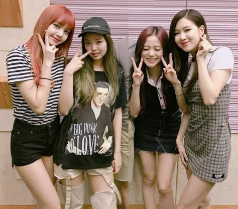 Blackpink Debut, Black Hair Kpop, Blackpink Funny, Jennie Lisa, Kim Jisoo, Blackpink Photos, Black Pink Kpop, Blackpink Fashion, Blackpink Lisa