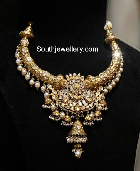 Hansli Necklace Gold, Gold Necklace Models, Hasli Necklace Gold, Necklace Designs Gold, Latest Gold Necklace, Hazoorilal Jewellers, Hasli Necklace, Indian Wedding Jewelry Sets, Necklace Photo