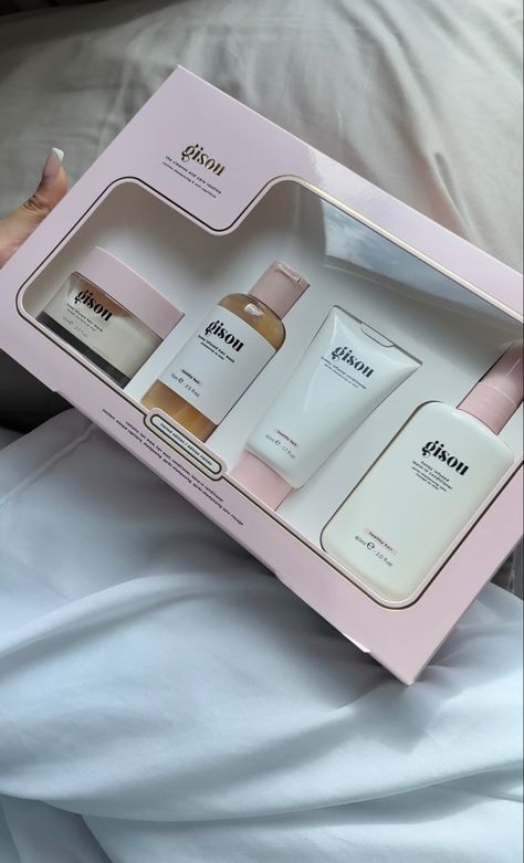 Pink Aesthetic Pictures, Pr Gift, Perfect Skincare Routine, Skincare Brands, Pretty Skin Care, Pretty Skin, Aesthetic Ideas, Pink Girly Things, Skin Care Brands