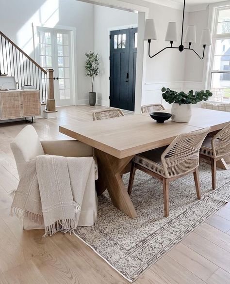 Neutral Dining Room Decor, Neutral Dining Room, Interior Design Per La Casa, Dinning Room Design, Ideas Hogar, Dining Room Inspiration, Decoration Inspiration, Dining Room Rug, Living Room Inspo