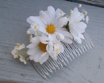 White Hair Accessory, Bridal Party Flowers, Wedding Hairpiece, Daisy Hair, Simple Bride, Hippie Wedding, Hair Comb Accessories, Hippie Flowers, Flower Hair Comb