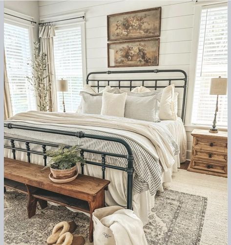 Modern Farmhouse Bedroom, Guest Bedroom Decor, Cosy Home, Farmhouse Bedding, Farmhouse Bedroom Decor, Spare Bedroom, Farmhouse Bedroom, Remodel Bedroom, Master Bedrooms Decor