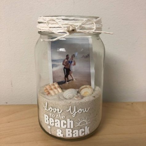 Sand Jar, Mason Jar Photo, Memory Jar, Boyfriend Diy, Diy Gifts For Boyfriend, Jar Diy, Seashell Crafts, Photo Memories, Mason Jar Diy