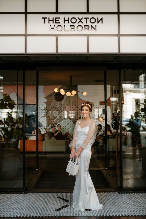 Getting ready at the Hoxton Hotel for a stylish London Hackney Town Hall wedding The Hoxton London, Hackney Town Hall Wedding, London Hackney, Hoxton London, Hoxton Hotel, Hackney Town Hall, Sons Wedding, Art Deco Wedding Theme, Hotel Hoxton