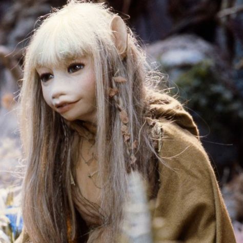 Kira | The Dark Crystal Wiki | Fandom Dark Crystal Movie, Brian Froud, Dark Crystal, Crystal Aesthetic, Fantasy Films, The Dark Crystal, Fantasy Movies, Jim Henson, Fantasy Aesthetic