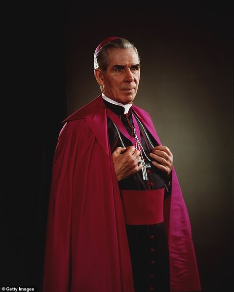 Archbishop Fulton Sheen, Bishop Fulton Sheen, Crucifixion Art, Catholic Aesthetic, Fulton Sheen, Traditional Catholicism, Mary And Jesus, Farm Heroes, Pray For Us