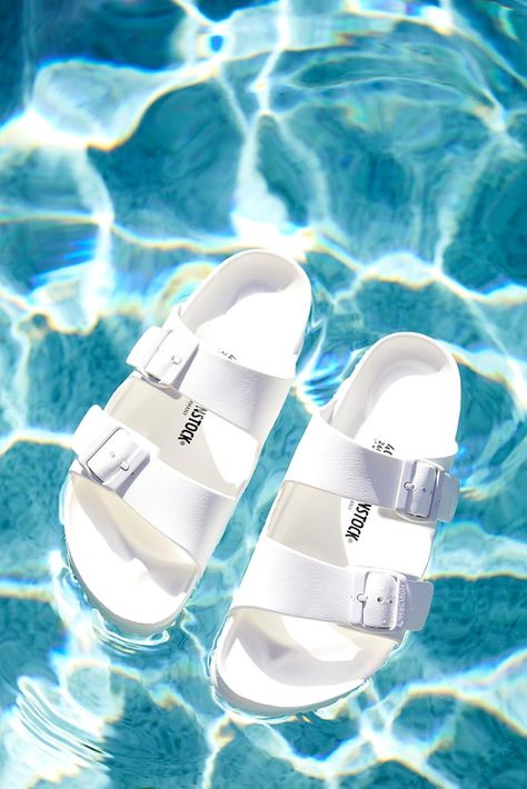 Birkenstock Eva Arizona Birkenstock Sandal Arizona Birkenstock, Casual Chic Outfits, Birkenstock Sandals, Womens Shoes High Heels, Indie Outfits, Birkenstock Arizona, Summer Sandals, Casual Shoes Women, Grunge Outfits