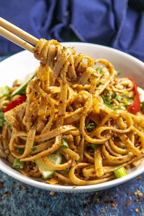 These irresistible Thai Peanut Noodles are comforting and packed with flavor, tossed in a crave-worthy peanut sauce, ready in minutes and easy to customize. Chinese Peanut Butter Noodles, Peanut Satay Noodles, Peanut Noodles Recipe, Thai Recipes Noodles, Thai Peanut Noodles, Peanut Sauce Noodles, Spicy Peanut Noodles, Asian Noodle Dishes, Asian Noodle Recipes