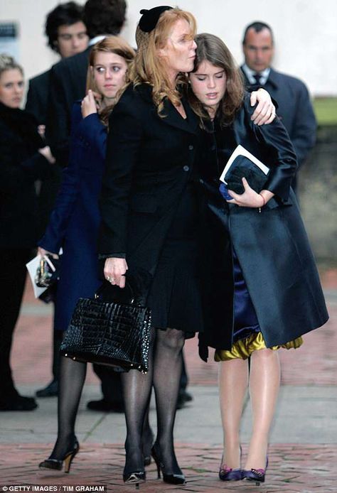 Princess Eugene, British Royal Family Tree, Princess Eugenie And Beatrice, Sarah Duchess Of York, Royal Family Trees, Newcastle University, English Royal Family, Royal Uk, Royal Clothing