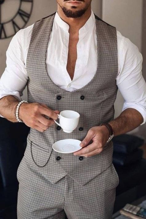 Man wearing a grey suit. Suit Vest For Men Casual, Gray Vest Outfit For Men, Grey Waistcoat Men Outfit, Grey Vest Outfit Mens, Double Breasted Vest Men, Summer Groom Attire, Waistcoat Men Style, Waistcoat Men Wedding, Summer Groom