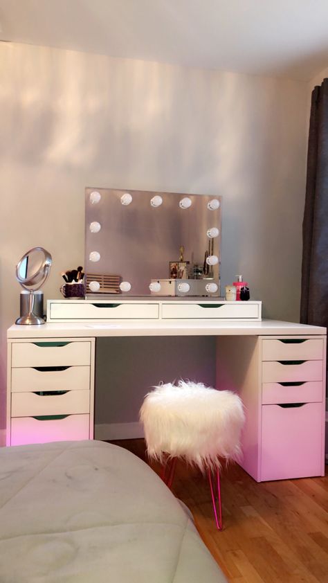 Ikea vanity desk, chair from amazon, mirror from amazon Cute Makeup Desk Ideas Vanity Area, Ikea Bedroom Vanity Ideas, Ikea Desk And Vanity Ideas, Small Ikea Vanity Ideas, Vanity Desk Inspiration, Ikea Makeup Desk Ideas, Vanity Desk No Mirror, Desks With Mirrors, Vanity Desks Bedroom