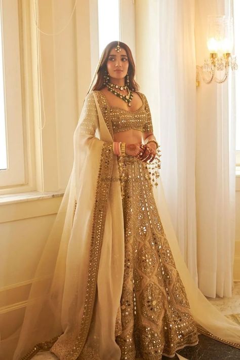 Manish Malhotra Lehenga, Arpita Mehta, Golden Lehenga, Celebrity Bride, Latest Bridal Lehenga, Wedding Lehenga Designs, Indian Bride Outfits, Bridal Outfit, Indian Dresses Traditional