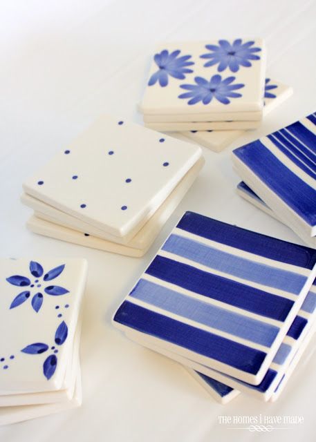 Simple Tile Coasters Simple Coasters Diy, Hand Painted Tiles Diy Tutorials, Upcycle Tiles, Ceramics Ideas Painting, Painting Coasters Ideas, Tile Art Diy, Diy Tiles, Ceramic Tile Crafts, Diy Coasters Tile