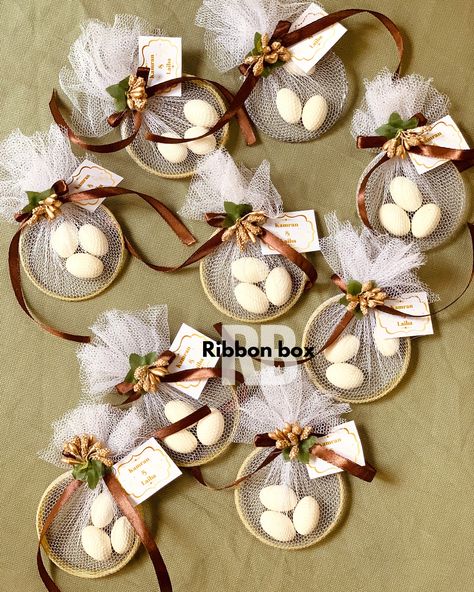 RING CHOCOLATE FAVORS! ✨🎀 Wedding Favors, Sweet cones , ribbon box , wedding ideas , wedding day, Events , Baat pakki , Nikkah , Dholki , Barat , Wedding gifts , Wedding return gifts , wedding 2024, nikkah bidh boxes , indian wedding, pakistani weddings #explorepage #exploremore #favors Nikkah Sweets Ideas, Bidh Boxes Ideas Nikkah, Baat Pakki Gifts, Baat Pakki Ideas, Dholki Ideas, Nikkah Favors, Return Gifts Indian, Wedding Return Gifts, Baat Pakki