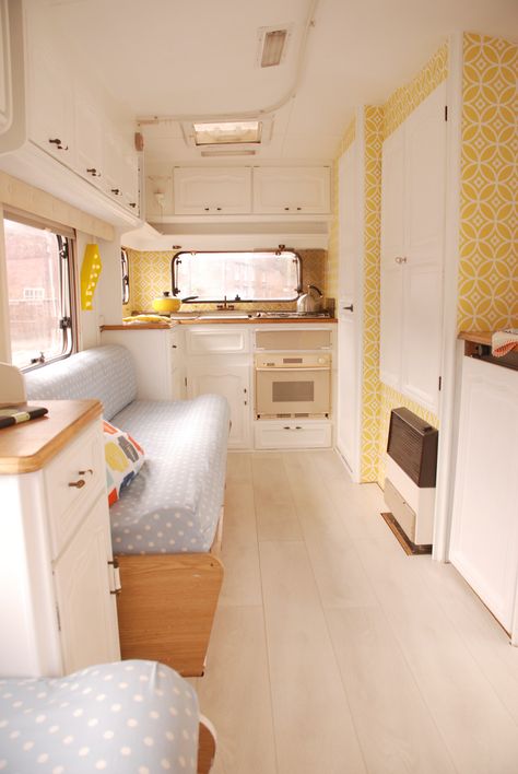 N2S - I like this look for my caravan makeover, the yellow and white is clean, and faded denim blue on the squabs looks casual and fresh. Will add white and pink/purple/yellow granny square quilts and a honey-coloured pine floor.  Overhead cupboards in brown formica can stay. Caravan Interior Makeover, Caravan Vintage, Motorhome Interior, Camper Interior Design, Caravan Decor, Caravan Makeover, Touring Caravan, Kombi Home, Caravan Renovation