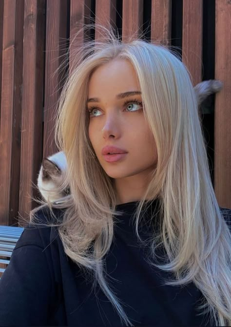 Platinum Hair Green Eyes, Russian Blonde Girl, Blonde Hair For Green Eyes, Blondes With Green Eyes, Platinum Blonde Girl, Green Eyes Hair Color, Blonde Hair And Green Eyes, Green Eyes Blonde Hair, Blonde Hair Green Eyes