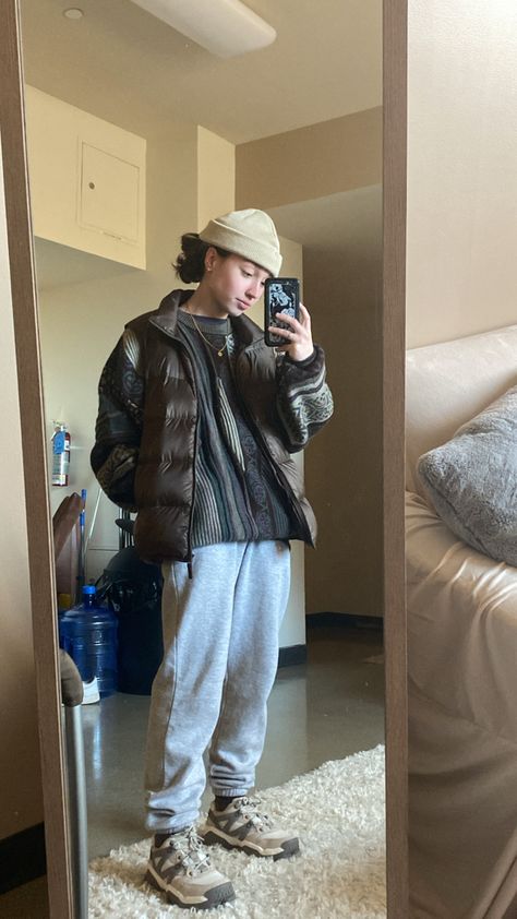 Masc Lesbian Outfits Comfy, Lesbian Outfits Tomboys Winter, Streetwear Lesbian Outfits, Masc Lesbian Outfits Cargo Pants, Masc Outfits For Women Flannel, Lesbian City Outfits, Lesbian Boyfriend Style, Soft Masc Hairstyles, Masc Sweatpants Outfit