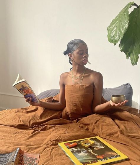 Black Earthy Aesthetic, Spiritual Black Women, Spiritual Girl Aesthetic, Earth Girl Aesthetic, Hippie Grunge, Earthy Aesthetic, Earthy Outfits, Neo Soul, Black Femininity