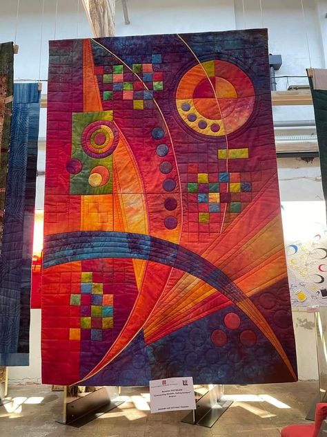 Pieced Quilt Patterns, Circle Quilt Patterns, Abstract Art Quilt, Colchas Quilting, Modern Quilting Designs, Improv Quilting, Paper Pieced Quilt Patterns, Abstract Quilt, English Paper Piecing Quilts