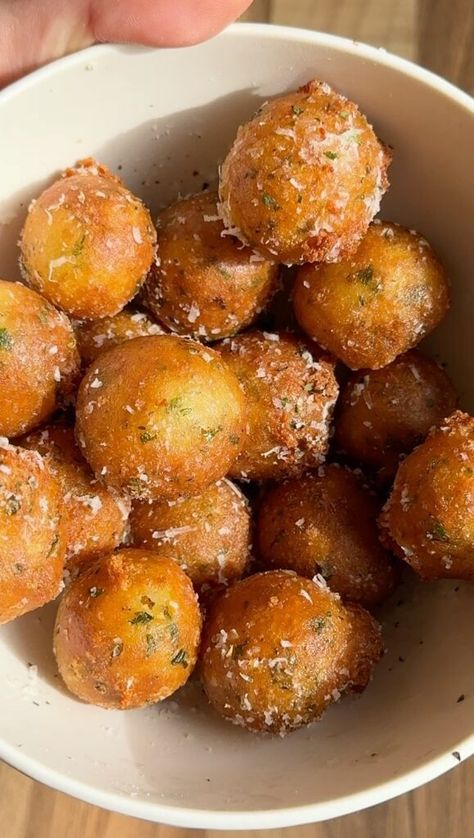 Crispy Potato Balls - Irresistible Snack or Side Dish Crispiest Potato Balls, Crispy Potato Side Dishes, German Potato Balls, Crispy Potatoes Balls, Fried Potato Balls Recipe, Healthy Potato Snacks, Crispy Potato Balls Recipe, Tailgate Potatoes, Crispy Potato Balls