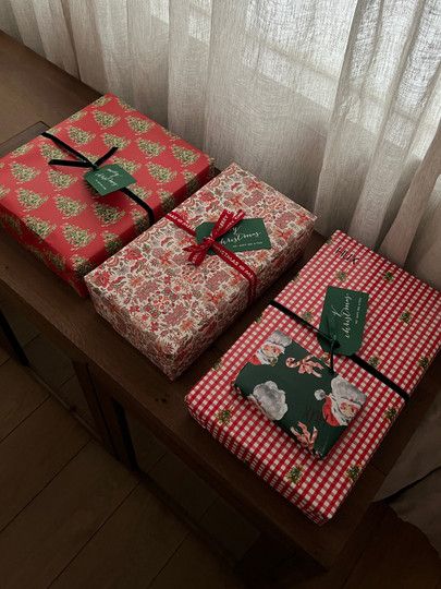 Christmas holiday wrapping paper, ribbon, tags #LTKSeasonal #LTKHoliday Christmas Wrapping Paper Aesthetic, Christmas Wrapping Ideas Creative, Boyfriends Family, Skiing Christmas, Wrapping Christmas Presents, Christmas Present Wrap, Pretty Gift Wrapping, Bre Sheppard, House At Christmas