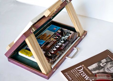 Make a DIY Portable Art Easel Out of an Old Wood Case - Simple Practical Beautiful Diy Art Easel How To Make, Easel Diy, Portable Easel, Diy Easel, Diy Storage Rack, Tabletop Easel, Portfolio Art, Artist Easel, Creative Bookmarks