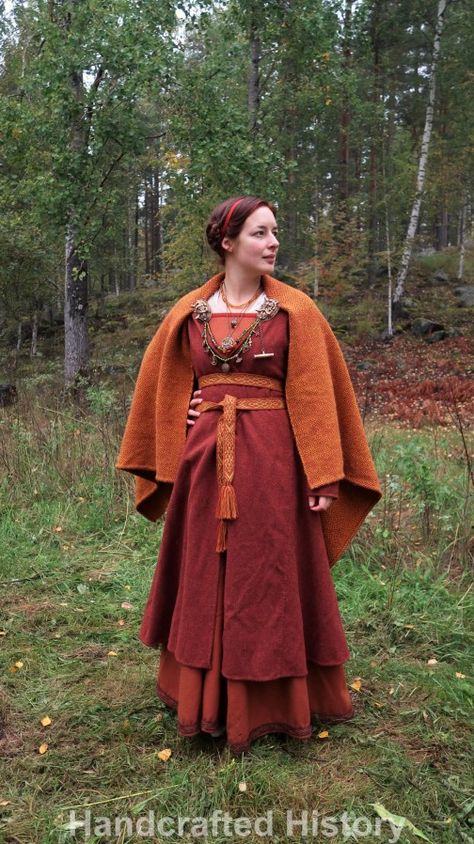 Vikings Costume Diy, Nordic Clothing, Norse Clothing, Cultural Wear, Viking Garb, Garment Construction, Viking Dress, Medieval Clothes, Viking Costume