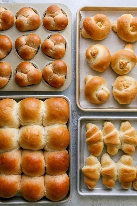 This is your complete guide to making homemade dinner rolls— from how to make a variety of roll shapes and flavors, to how to prepare rolls ahead of time, and more! They’re light and tender, and full of rich buttery flavor. These yeast-risen rolls require just 7 basic ingredients and are a lot easier to make than you may think. | best dinner roll recipe | dinner rolls recipe homemade | how to make dinner rolls step by step | yeast rolls from scratch | best yeast dinner rolls | dinner rolls easy Dinner Rolls Recipe No Milk, Rhodes Yeast Rolls, Dinner Roll Recipe Homemade, Butter Horn Rolls, How To Make Yeast Rolls, Homemade Potato Rolls, Dinner Rolls From Scratch, Knot Rolls Homemade, Best Yeast Rolls Ever