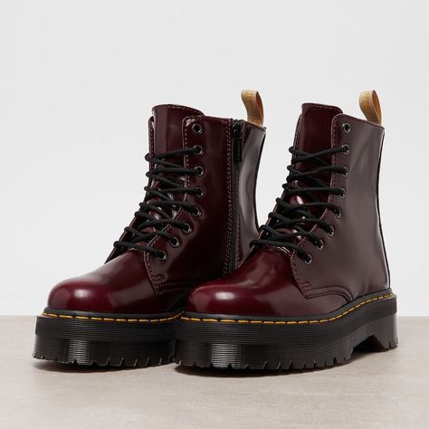 Cherry Doc Martens, Red Dr Martens, Red Doc Martens, Doc Martens Style, Doc Martens Outfit, Outfit Grunge, Doc Martens Boots, Army Boots, Boating Outfit