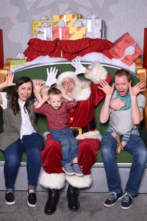 Family pictures with Santa: a great hack that lets you avoid waiting in line, and makes the entire Santa visit a fun experience that's the perfect family date! I'm sharing all the details in today's blog post!   #sponsored #santahq Santa Poses With Kids, Family Pictures With Santa, Family Santa Pictures, Family Photos With Santa, Funny Santa Pictures, Photos With Santa, Pictures With Santa, Live Pictures, Santa Photos