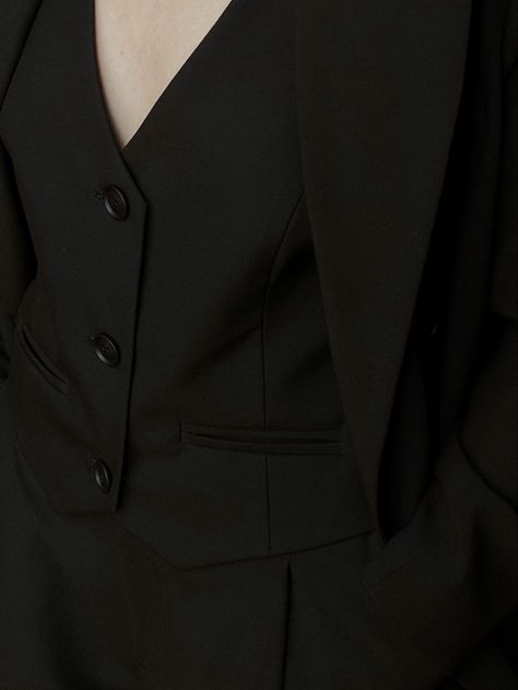 Woman Suit Black, Female Suit Aesthetic, Black Suit Aesthetic, Girl Aesthetic Faceless, Dark Comfort, Chain Aesthetic, Suit Aesthetic, Vision Board Examples, Woman Suit