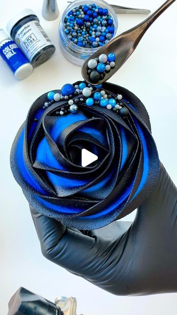 Black And Blue Cake, Blue And Black Cake, Royal Blue Cake, Black Buttercream, Rosette Cupcakes, American Buttercream, Rosette Cake, Floral Cupcakes, Blue Cakes