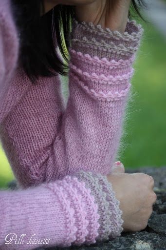 super-cute cuffs, also a good way to elongate sleeves after the fact, just pick up and knit :): Knitting Projects Sweaters, Sweater Tutorial, Diy Tricot, Crochet Baby Clothes, Beautiful Knitting, Knitting For Kids, Knitting Tutorial, Knitting Techniques, Knitting Stitches