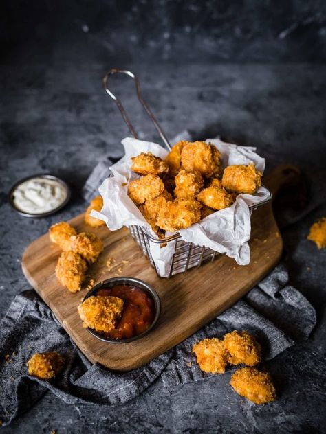 Best Popcorn Chicken Recipe, Keto Popcorn, Popcorn Chicken Recipe, Chicken Keto, Mini Hamburgers, Food Photoshoot, Popcorn Chicken, Healthy Treat, Dinner Meals