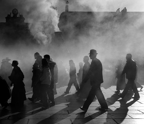 Crowded Street, Mokpo, Bg Design, Movie Shots, Hur Man Målar, Chiaroscuro, Celebrity Art, Street Photo, People Photography