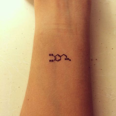 Dopamine Chemical Structure Tattoo Dopamine Chemical Structure, Chemical Structure Tattoo, Love Chemical, Dopamine Tattoo, Poetry Tattoo, Science Tattoos, Brain Tattoo, Molecule Tattoo, Gamer Tattoos